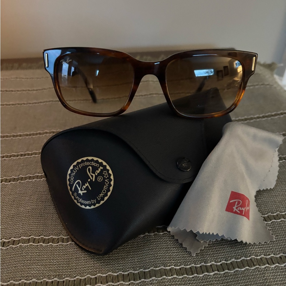 Ray-Ban Brown Sunglasses with Case